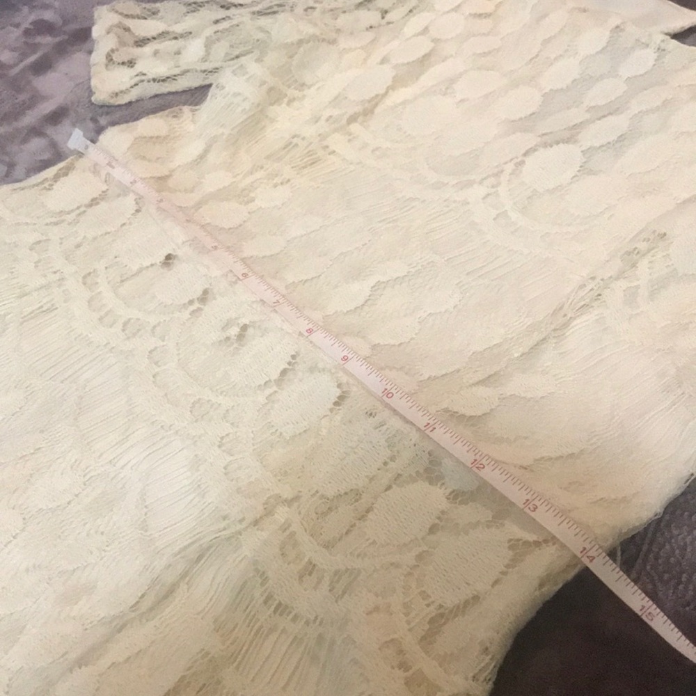 Lace dress - Picture 3 of 8